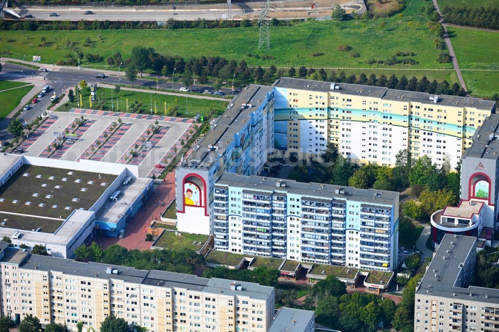 Aerial photograph Berlin - Skyscrapers in the residential area of industrially manufactured settlement Kosmosviertel on Schoenefelder Chaussee in the district Altglienicke in Berlin, Germany
