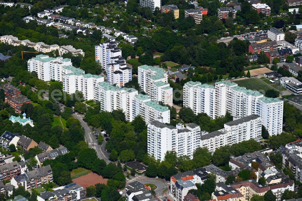 Hamburg from above - Skyscrapers in the residential area of industrially manufactured settlement Lenzsiedlung on Lenzweg in the district Stellingen in Hamburg, Germany