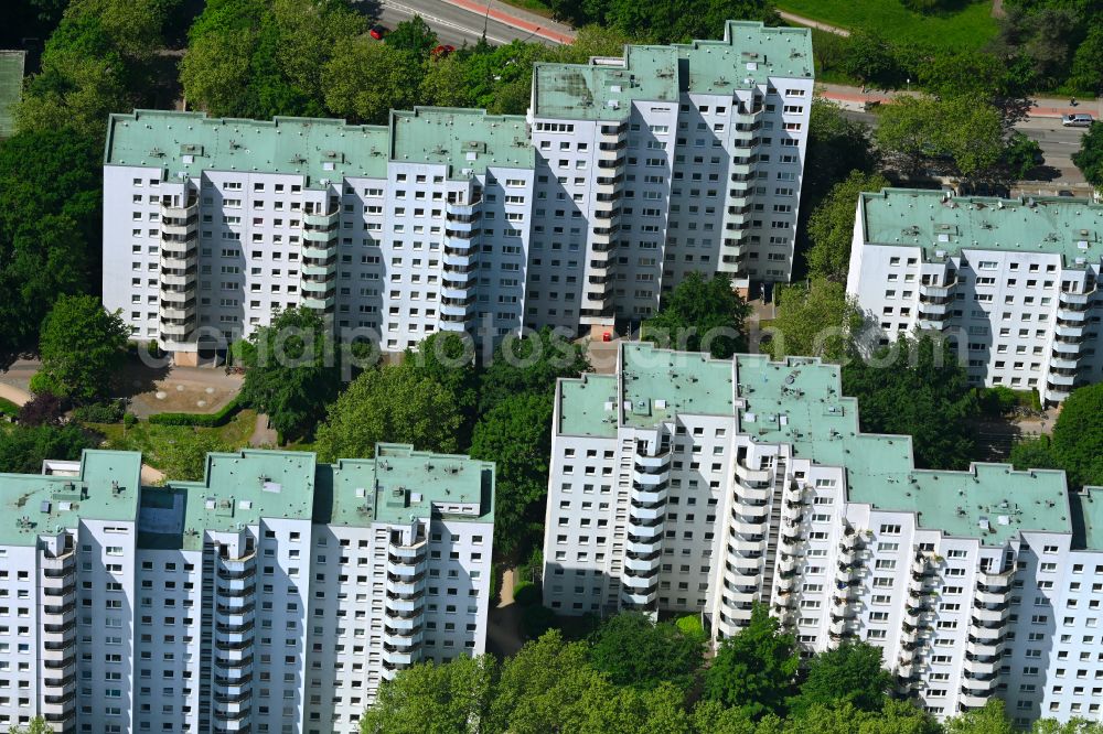 Aerial image Hamburg - Skyscrapers in the residential area of industrially manufactured settlement Lenzsiedlung on Lenzweg in the district Stellingen in Hamburg, Germany