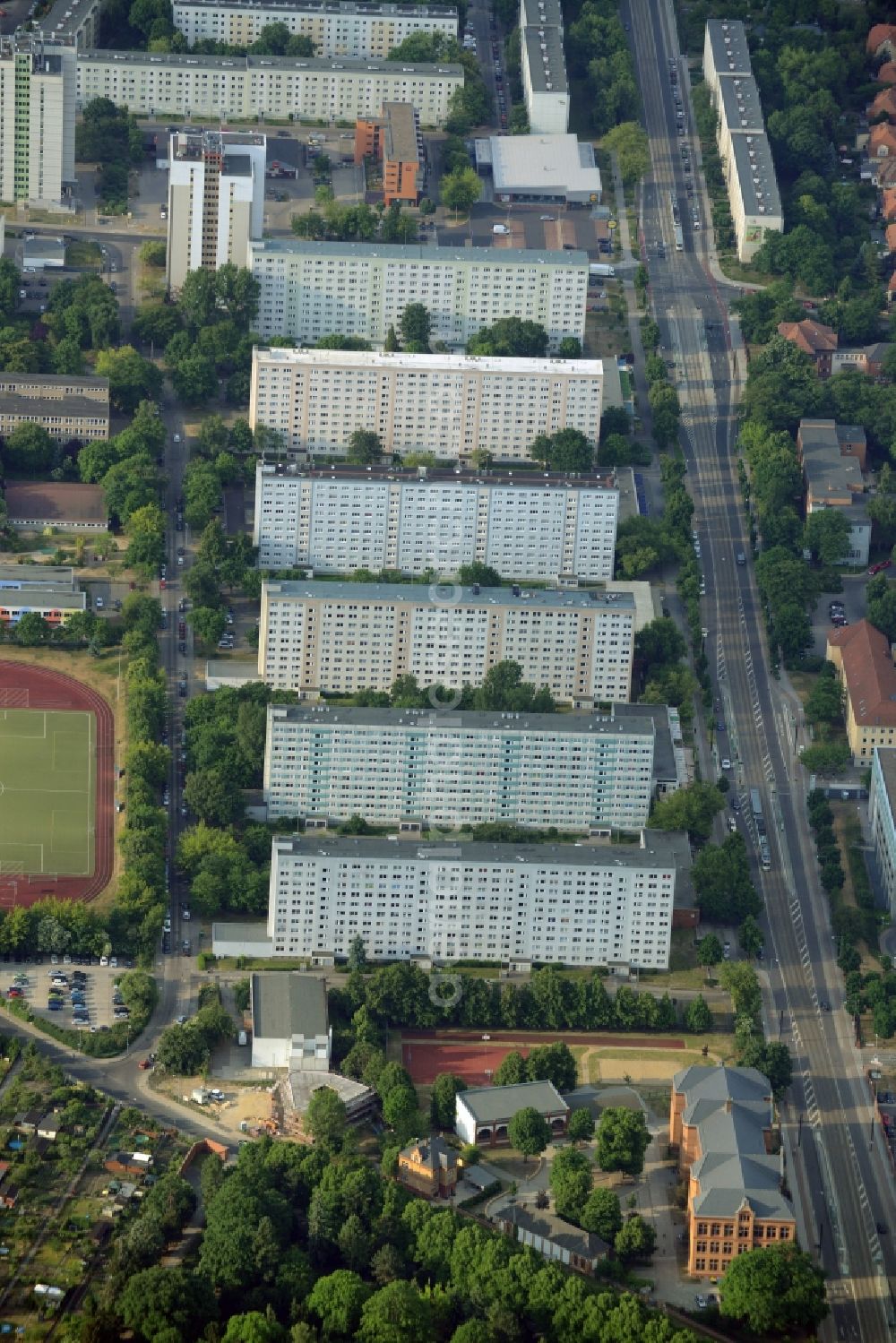 Magdeburg from the bird's eye view: Skyscrapers in the residential area of industrially manufactured settlement in Magdeburg in the state Saxony-Anhalt
