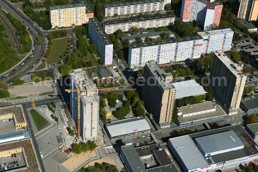 Halle (Saale) from the bird's eye view: Skyscrapers in the residential area of industrially manufactured settlement An der Magistrale with renovation work on Scheibe A in the district Neustadt in Halle (Saale) in the state Saxony-Anhalt, Germany