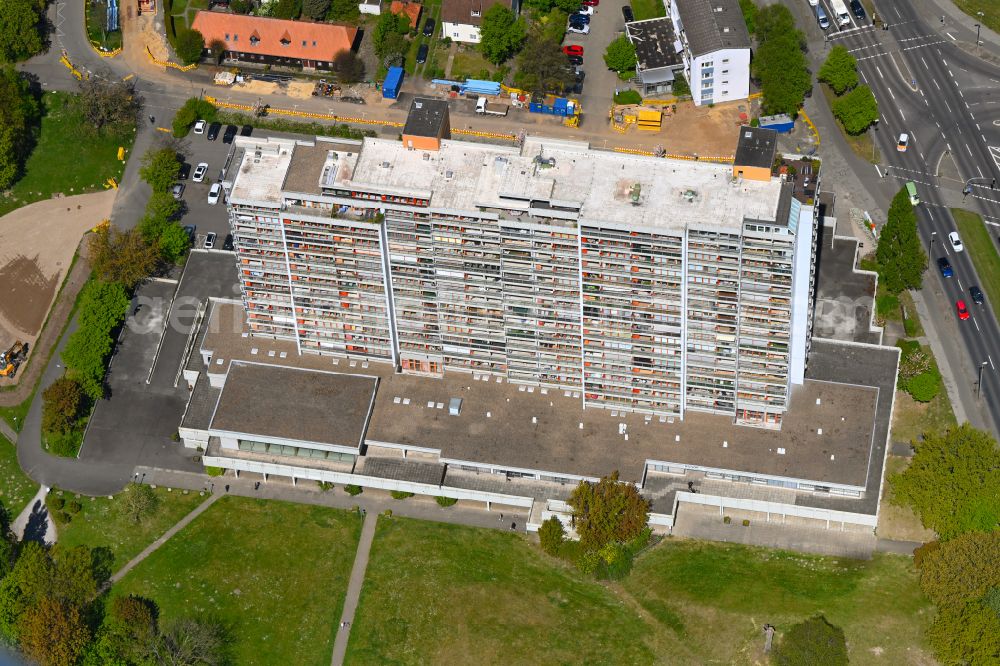 Aerial photograph Wolfsburg - Skyscrapers in the residential area of industrially manufactured settlement Am Muehlengraben in Wolfsburg in the state Lower Saxony, Germany