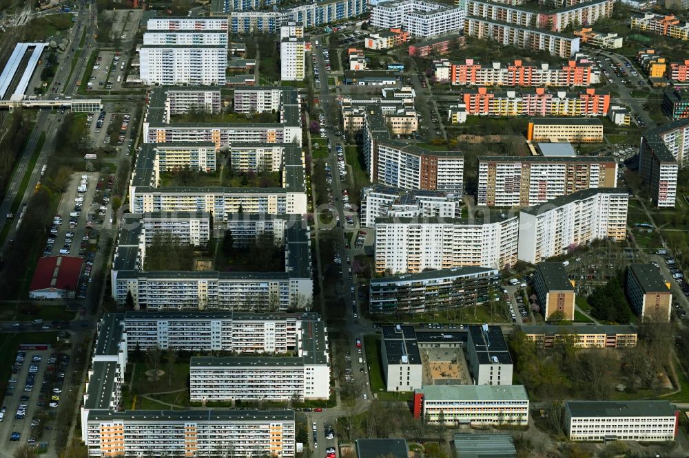 Berlin from the bird's eye view: Skyscrapers in the residential area of industrially manufactured settlement Maerkische Allee - Flaemingstrasse - Havemannstrasse in the district Marzahn in Berlin, Germany