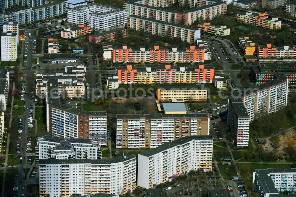 Aerial image Berlin - Skyscrapers in the residential area of industrially manufactured settlement Maerkische Allee - Flaemingstrasse - Havemannstrasse in the district Marzahn in Berlin, Germany