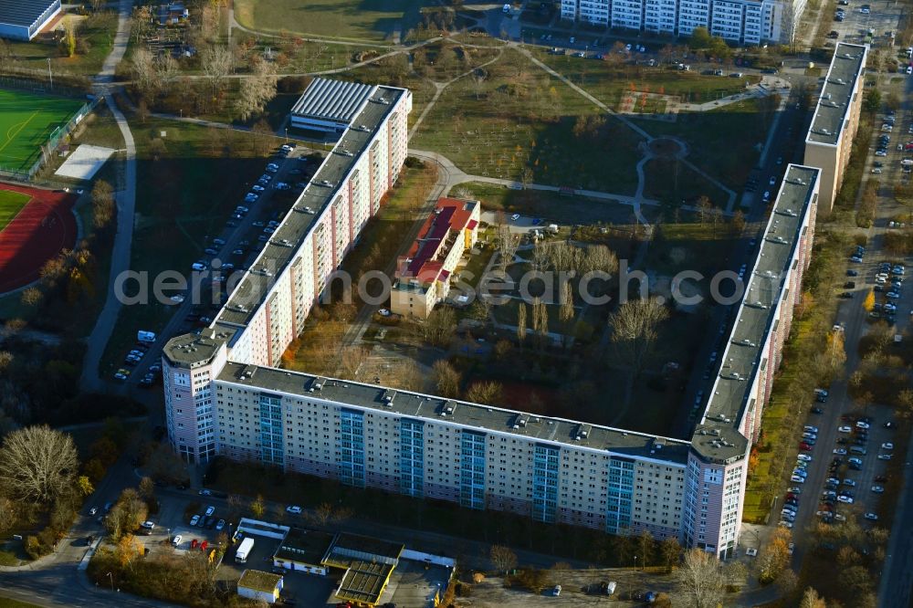 Aerial image Berlin - Skyscrapers in the residential area of industrially manufactured settlement Maerkische Allee - Raoul-Wallenberg-Strasse in the district Marzahn in Berlin, Germany