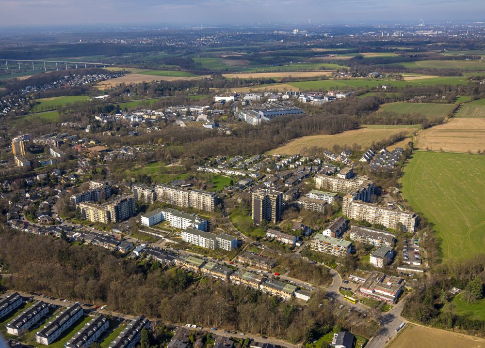 Aerial image Kettwig - Skyscrapers in the residential area of industrially manufactured settlement on Neckarstrasse in Kettwig at Ruhrgebiet in the state North Rhine-Westphalia, Germany