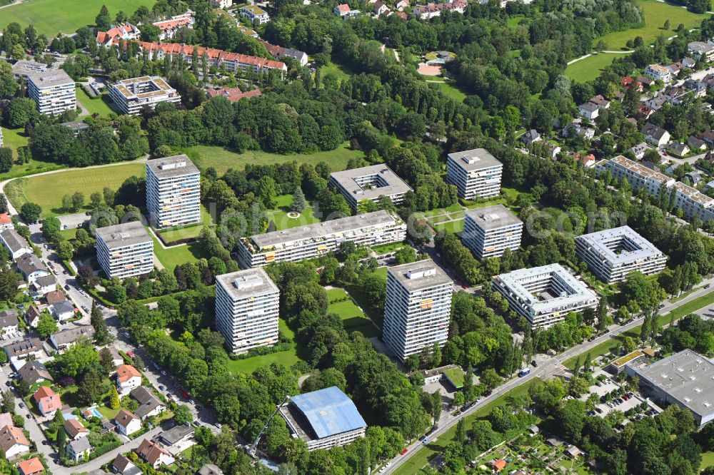 Aerial photograph München - Skyscrapers in the residential area of industrially manufactured settlement on street Stolzingstrasse in the district Bogenhausen in Munich in the state Bavaria, Germany