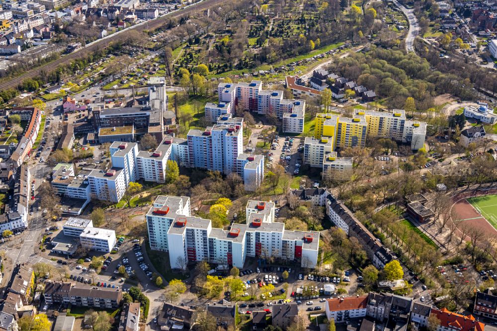 Aerial photograph Dortmund - Skyscrapers in the residential area of industrially manufactured settlement in the district Clarenberg in Dortmund at Ruhrgebiet in the state North Rhine-Westphalia, Germany