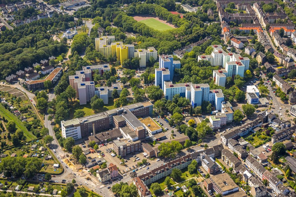 Dortmund from the bird's eye view: Skyscrapers in the residential area of industrially manufactured settlement in the district Clarenberg in Dortmund at Ruhrgebiet in the state North Rhine-Westphalia, Germany