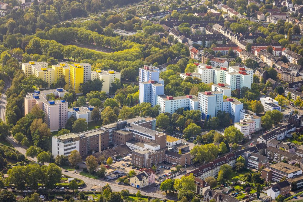 Aerial image Dortmund - Skyscrapers in the residential area of industrially manufactured settlement in the district Clarenberg in Dortmund at Ruhrgebiet in the state North Rhine-Westphalia, Germany