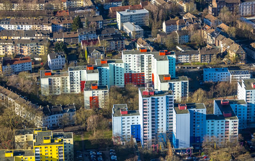 Dortmund from above - Skyscrapers in the residential area of industrially manufactured settlement in the district Clarenberg in Dortmund at Ruhrgebiet in the state North Rhine-Westphalia, Germany