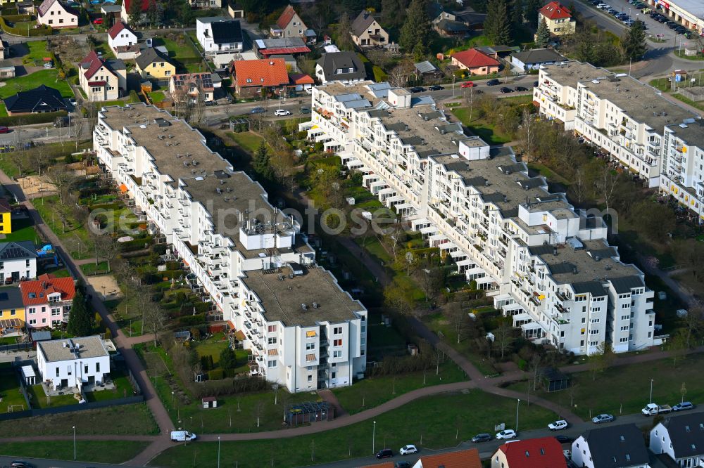 Aerial photograph Brandenburg an der Havel - Residential area of industrially manufactured settlement on street Veilchenweg in the district Goerden in Brandenburg an der Havel in the state Brandenburg, Germany