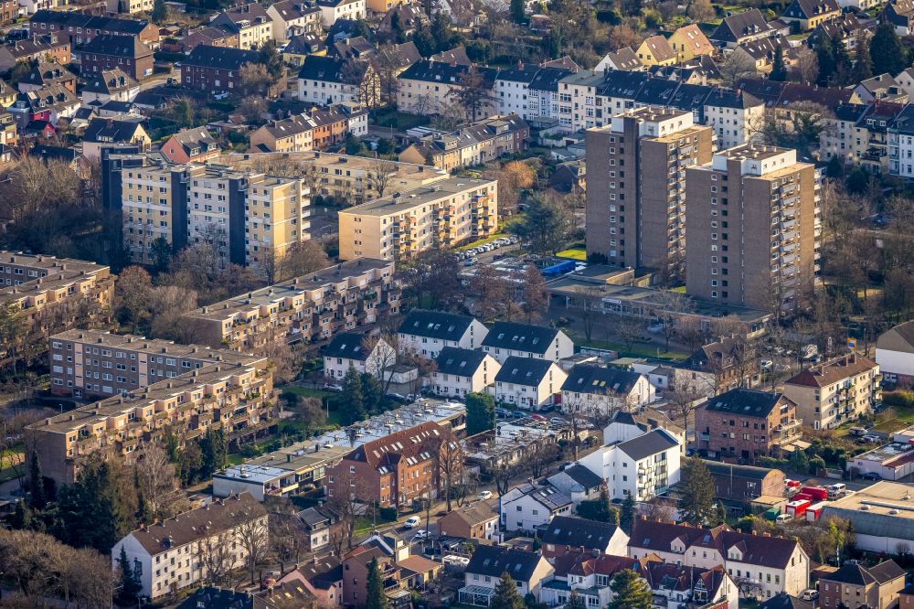 Duisburg from the bird's eye view: Residential area of industrially manufactured settlement in the district Grossenbaum in Duisburg at Ruhrgebiet in the state North Rhine-Westphalia, Germany