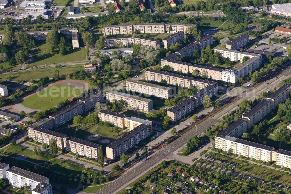 Aerial photograph Brandenburg an der Havel - Skyscrapers in the residential area of industrially manufactured settlement in the district Hohenstuecken in Brandenburg an der Havel in the state Brandenburg, Germany