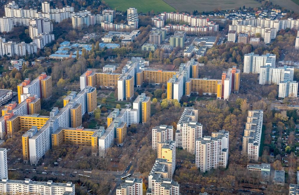 Aerial image Berlin - Skyscrapers in the residential area of industrially manufactured settlement in the district Maerkisches Viertel in Berlin, Germany