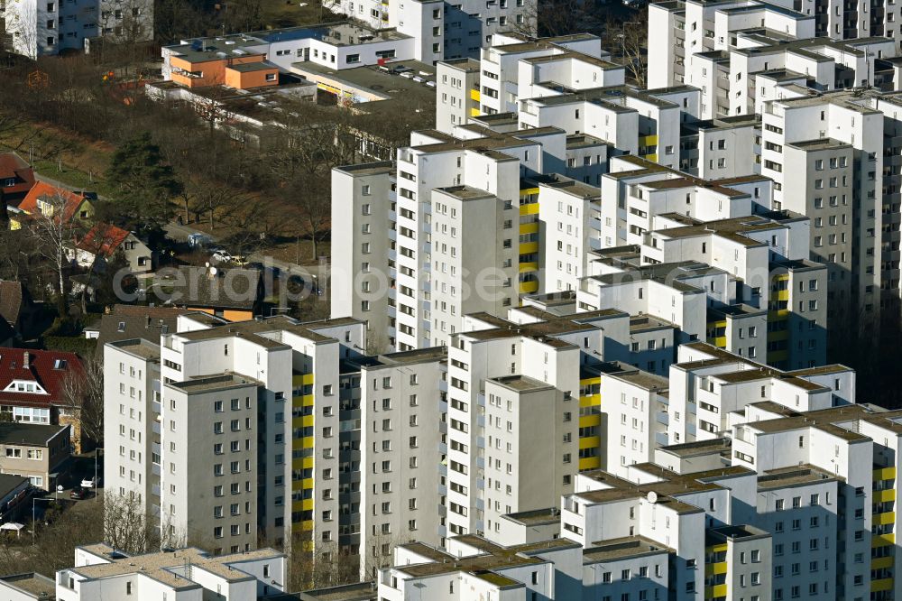 Berlin from the bird's eye view: Skyscrapers in the residential area of industrially manufactured settlement on street Wilhelmsruher Damm in the district Maerkisches Viertel in Berlin, Germany