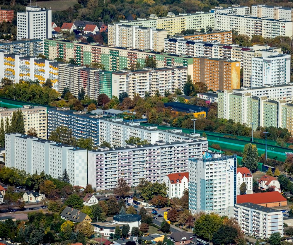 Magdeburg from the bird's eye view: Skyscrapers in the residential area of industrially manufactured settlement in the district Olvenstedt in Magdeburg in the state Saxony-Anhalt, Germany