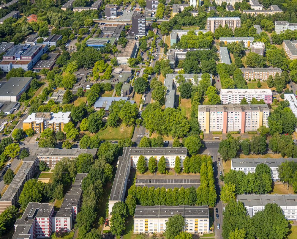 Aerial photograph Dortmund - Skyscrapers in the residential area of industrially manufactured settlement in the district Scharnhorst-Ost in Dortmund at Ruhrgebiet in the state North Rhine-Westphalia, Germany
