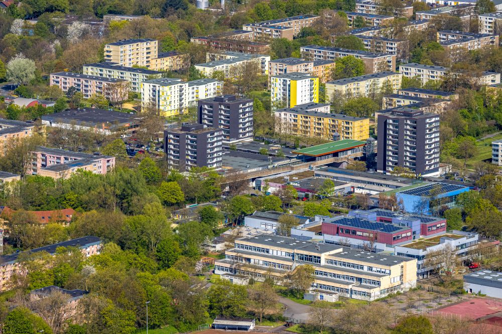 Dortmund from the bird's eye view: Skyscrapers in the residential area of industrially manufactured settlement in the district Scharnhorst-Ost in Dortmund in the state North Rhine-Westphalia, Germany
