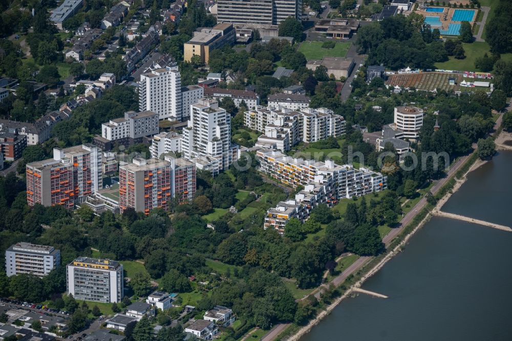 Aerial photograph Bonn - Skyscrapers in the residential area of industrially manufactured settlement on Roemerstrasse in the district Castell in Bonn in the state North Rhine-Westphalia, Germany