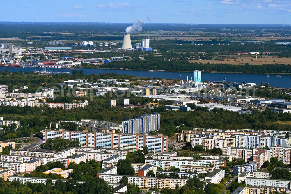 Rostock from the bird's eye view: Residential area of industrially manufactured settlement on street Anton-Makarenko-Strasse in the district Evershagen in Rostock at the baltic sea coast in the state Mecklenburg - Western Pomerania, Germany