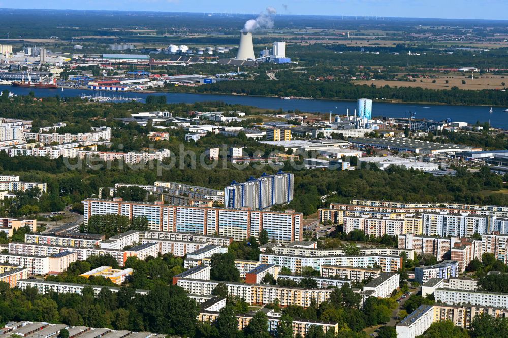 Aerial image Rostock - Residential area of industrially manufactured settlement on street Anton-Makarenko-Strasse in the district Evershagen in Rostock at the baltic sea coast in the state Mecklenburg - Western Pomerania, Germany