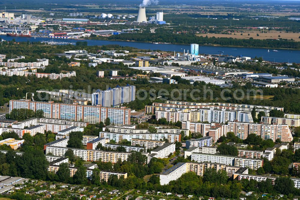 Aerial photograph Rostock - Residential area of industrially manufactured settlement on street Anton-Makarenko-Strasse in the district Evershagen in Rostock at the baltic sea coast in the state Mecklenburg - Western Pomerania, Germany