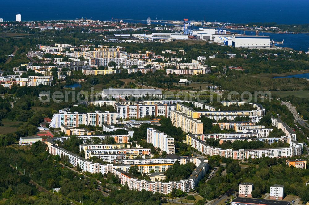 Aerial image Rostock - Residential area of industrially manufactured settlement on street Anton-Makarenko-Strasse in the district Evershagen in Rostock at the baltic sea coast in the state Mecklenburg - Western Pomerania, Germany