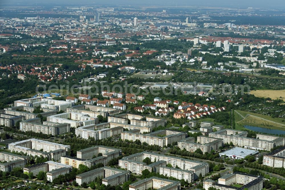 Aerial image Leipzig - Skyscrapers in the residential area of industrially manufactured settlement destrict Paunsdorf in Leipzig in the state Saxony
