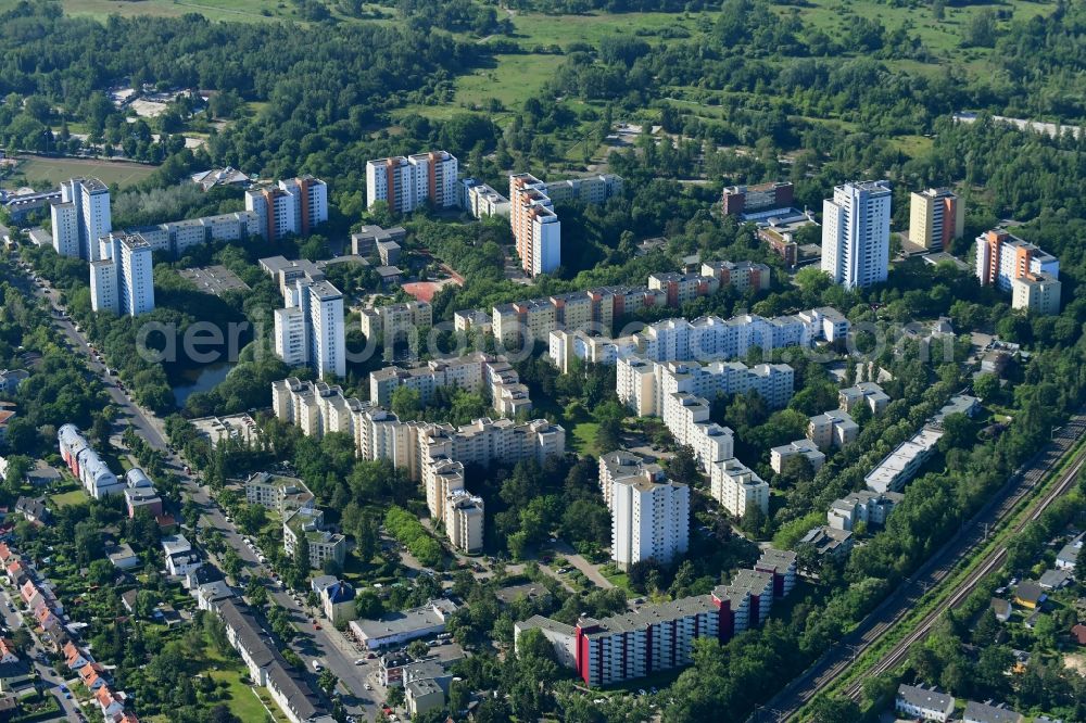 Aerial image Berlin - Skyscrapers in the residential area of industrially manufactured settlement Thermometersiedlung along entlang der Osdorfer Strasse - Fahrenheitstrasse und Celsiusstrasse in the district Lichterfelde in Berlin, Germany