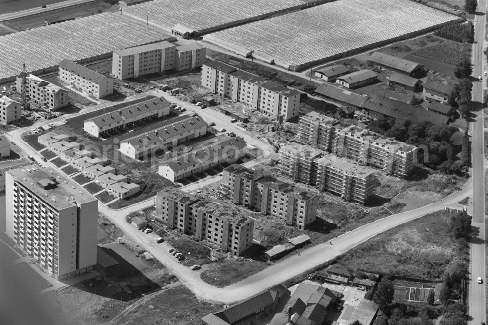 Aerial photograph Waiblingen - Skyscrapers in the residential area of industrially manufactured settlement in Waiblingen in the state Baden-Wuerttemberg, Germany