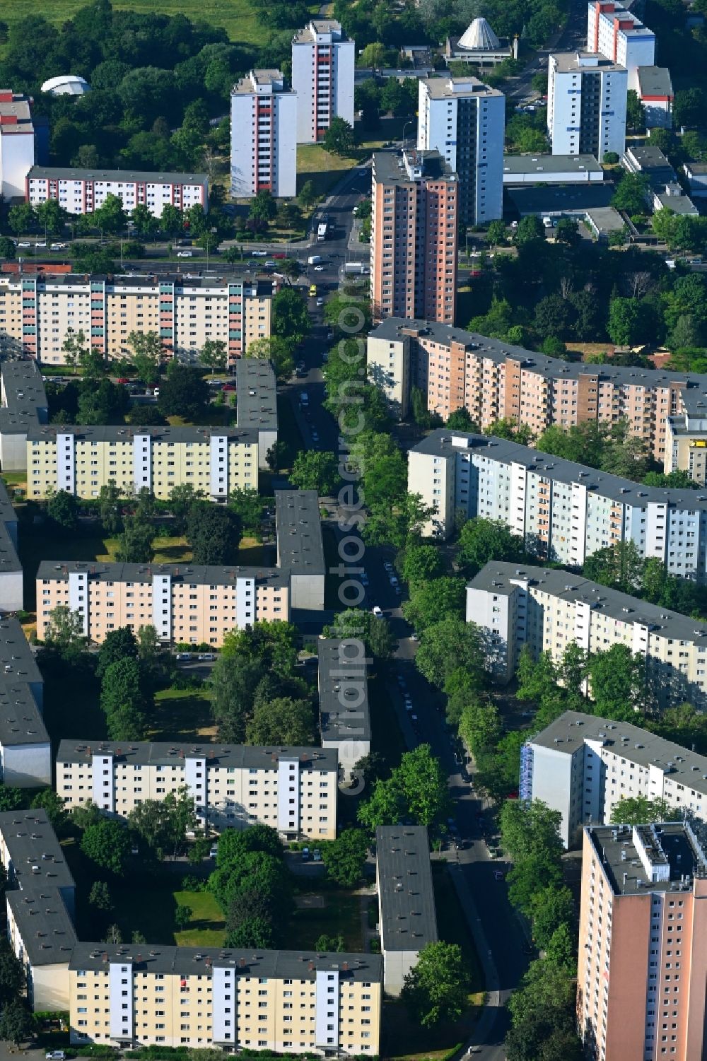 Aerial photograph Berlin - Skyscrapers in the residential area of industrially manufactured settlement on Wasserwerkstrasse in the district Falkenhagener Feld in Berlin, Germany
