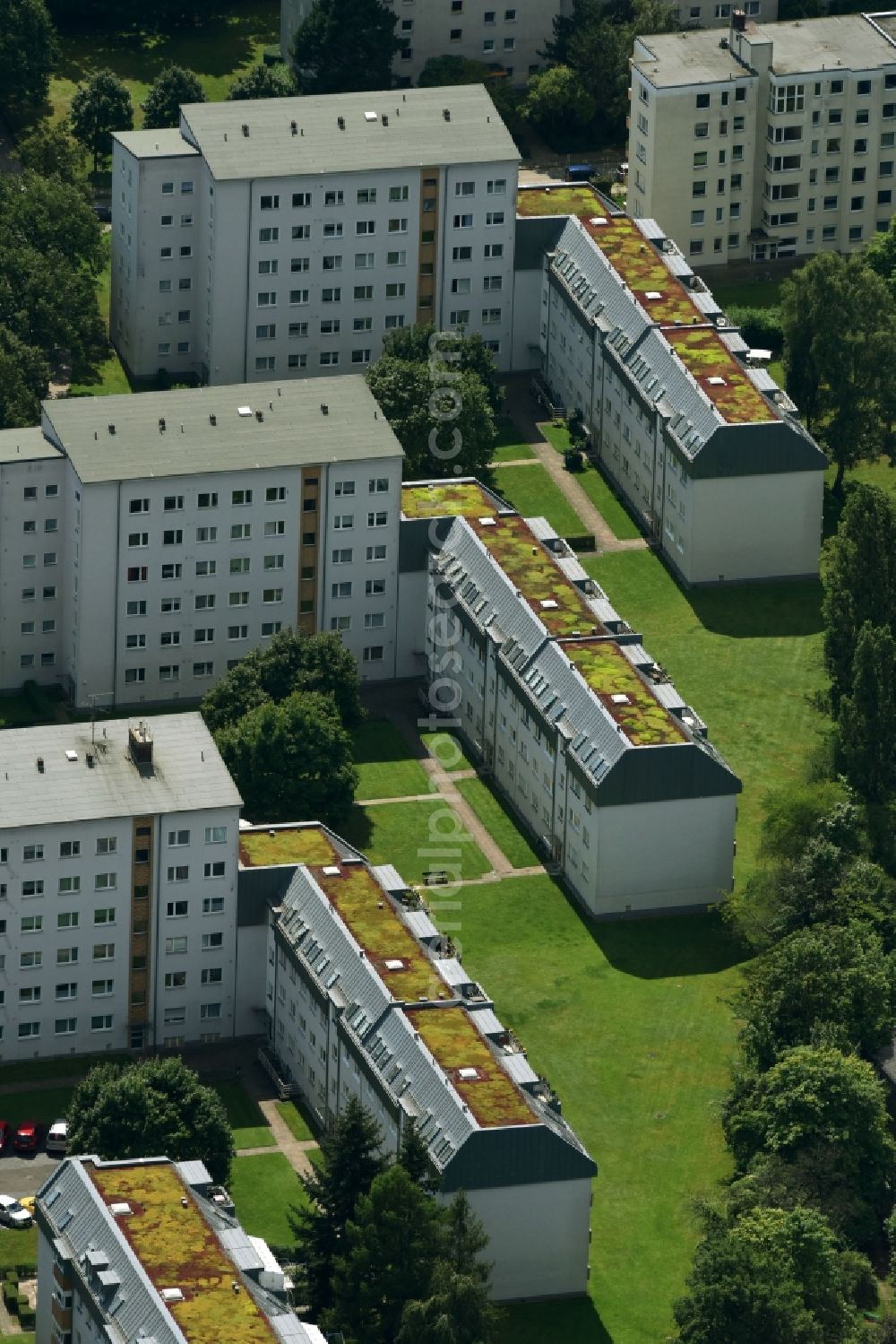 Berlin from the bird's eye view: Skyscrapers in the residential area of industrially manufactured settlement Wedellstrasse in the district Bezirk Steglitz-Zehlendorf in Berlin, Germany