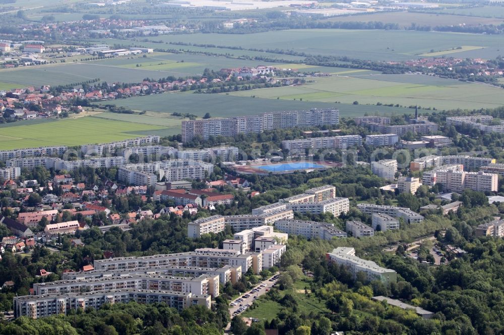 Aerial photograph Erfurt - Skyscrapers in the residential area of industrially manufactured settlement Am Wiesenhuegel - Bluecherstrasse in Erfurt in the state Thuringia, Germany