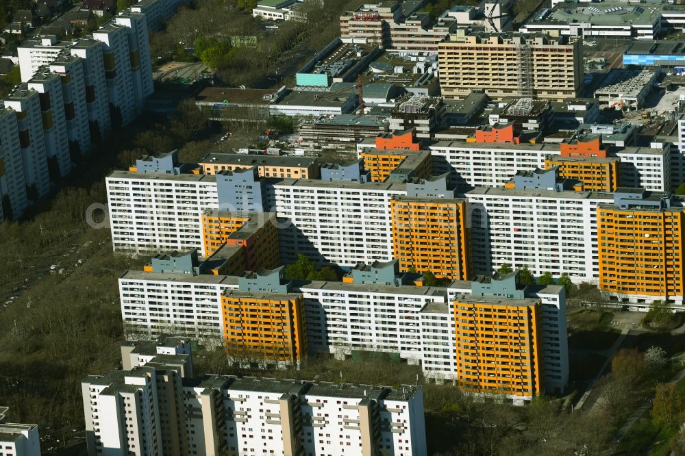 Berlin from the bird's eye view: Skyscrapers in the residential area of industrially manufactured settlement on Wilhelmsruher Donm in the district Maerkisches Viertel in Berlin, Germany