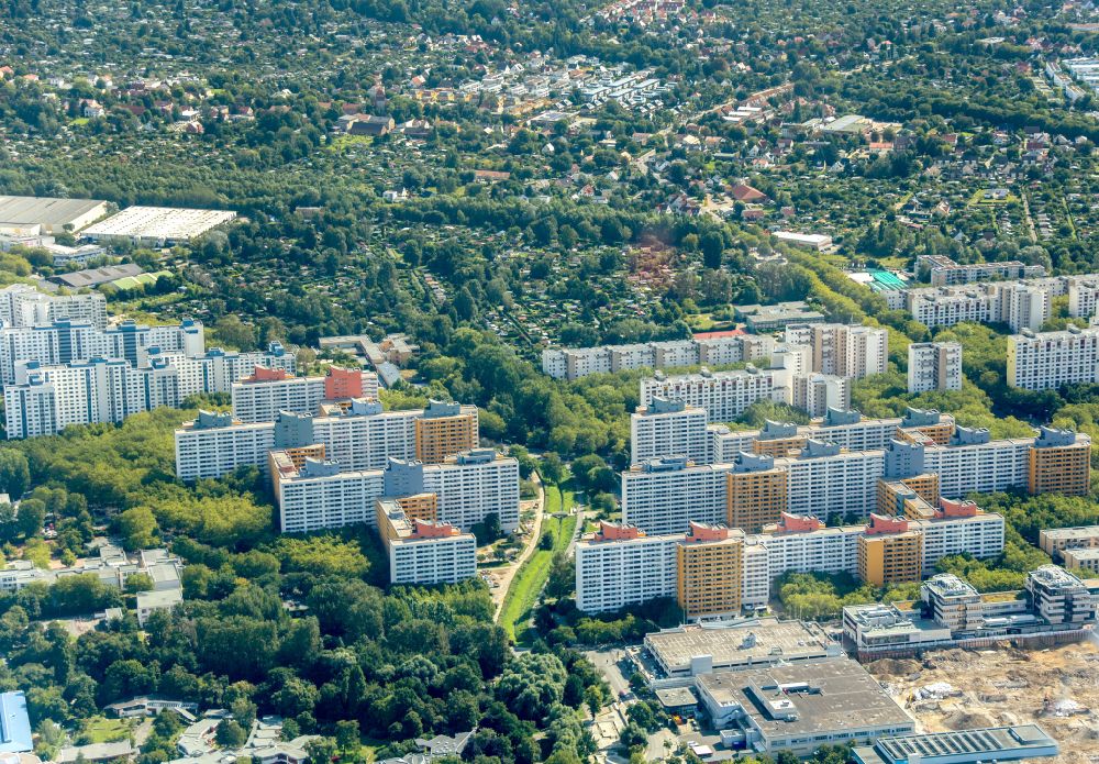 Aerial image Berlin - Skyscrapers in the residential area of industrially manufactured settlement on Wilhelmsruher Donm in the district Maerkisches Viertel in Berlin, Germany