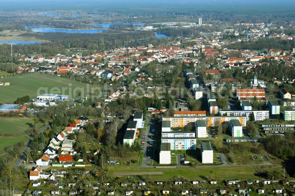 Zehdenick from the bird's eye view: Skyscrapers in the residential area of industrially manufactured settlement in Zehdenick in the state Brandenburg, Germany