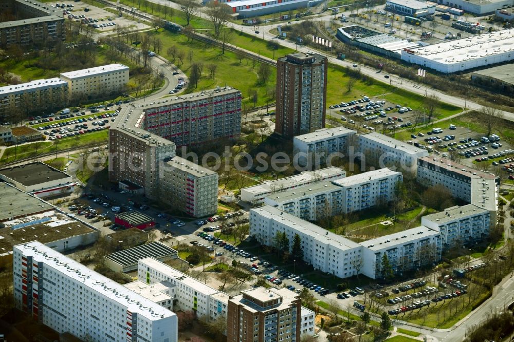 Erfurt from the bird's eye view: Residential area with high-rise of an industrially manufactured prefabricated housing estate on the Karl-Reimann-Ring in the district of Roter Berg in Erfurt in the state Thuringia, Germany