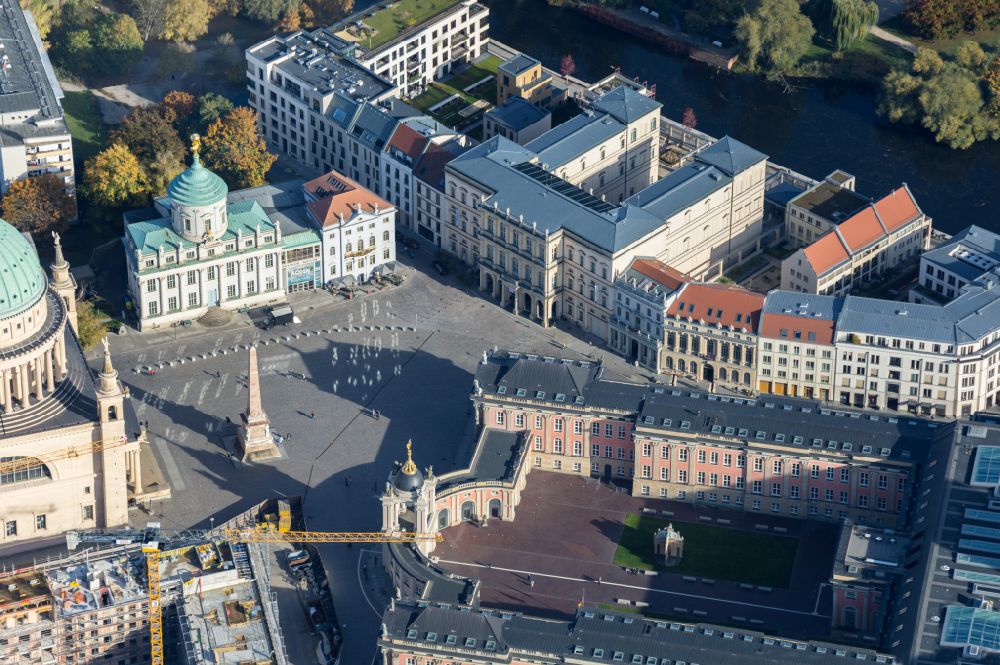 Aerial photograph Potsdam - Ensemble space an place Alter Markt in the inner city center in Potsdam in the state Brandenburg, Germany