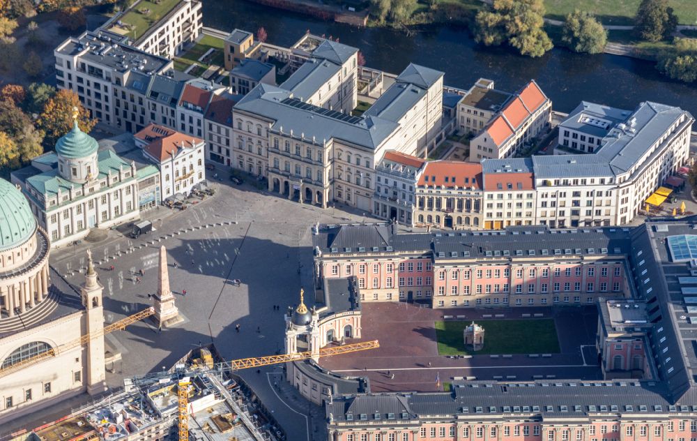Potsdam from the bird's eye view: Ensemble space an place Alter Markt in the inner city center in Potsdam in the state Brandenburg, Germany