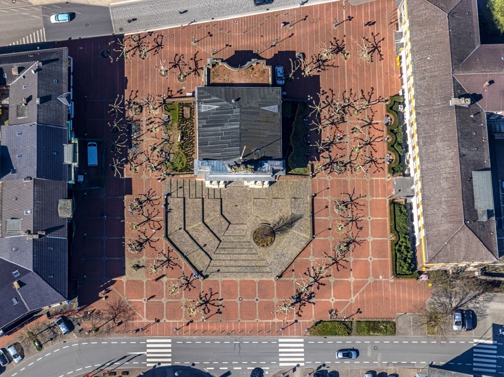 Wesel from the bird's eye view: Ensemble space an place Berliner-Tor-Platz in the inner city center in Wesel in the state North Rhine-Westphalia, Germany