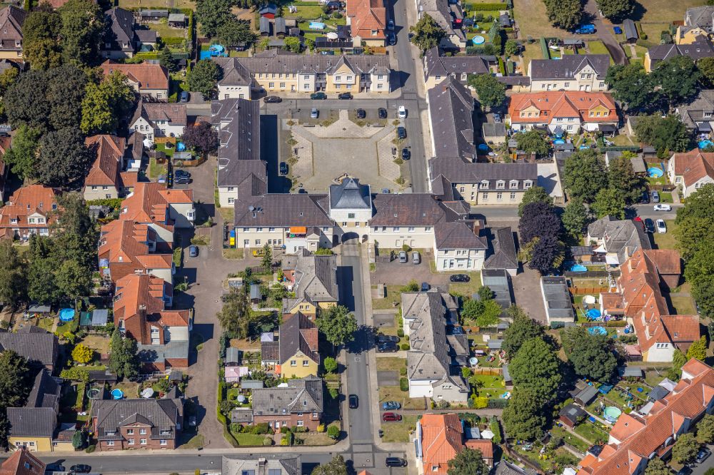 Aerial photograph Dorsten - Ensemble space an place Brunnenplatz in the inner city center in the district Hervest in Dorsten in the state North Rhine-Westphalia, Germany