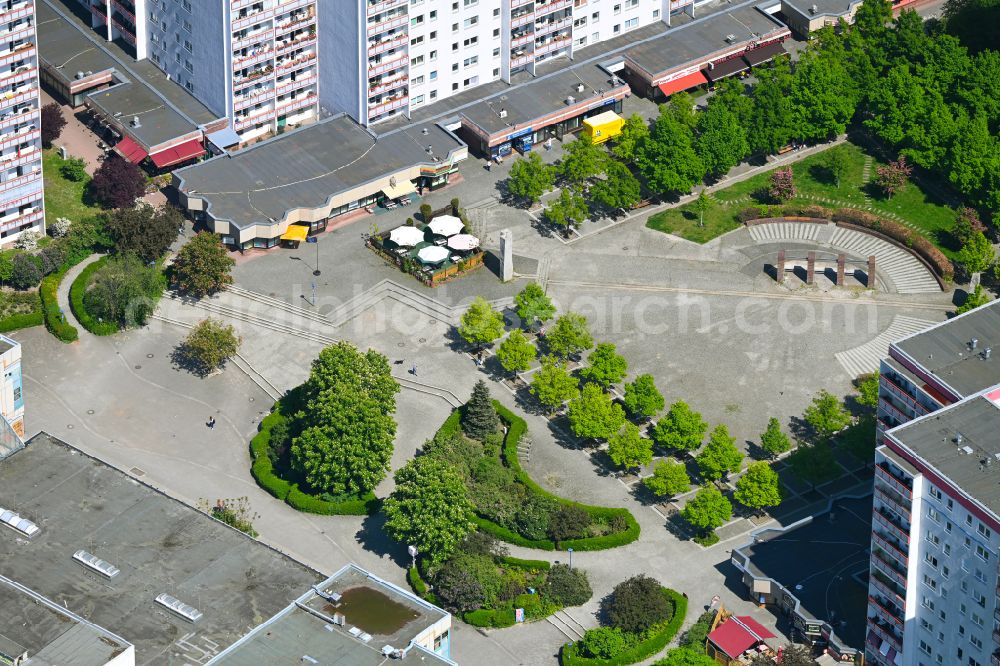 Berlin from the bird's eye view: Ensemble space an place Cecilienplatz in the inner city center on street Ernst-Bloch-Strasse in the district Kaulsdorf in Berlin, Germany
