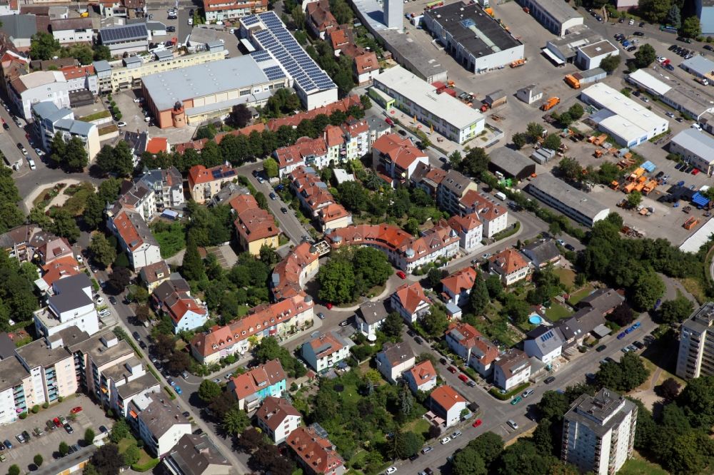 Worms from the bird's eye view: Ensemble space on Dankwartplatz in the inner city center in Worms in the state Rhineland-Palatinate, Germany. The uniformly designed townhouses with full-pitched roof belong to the heritage zone Dankwart place