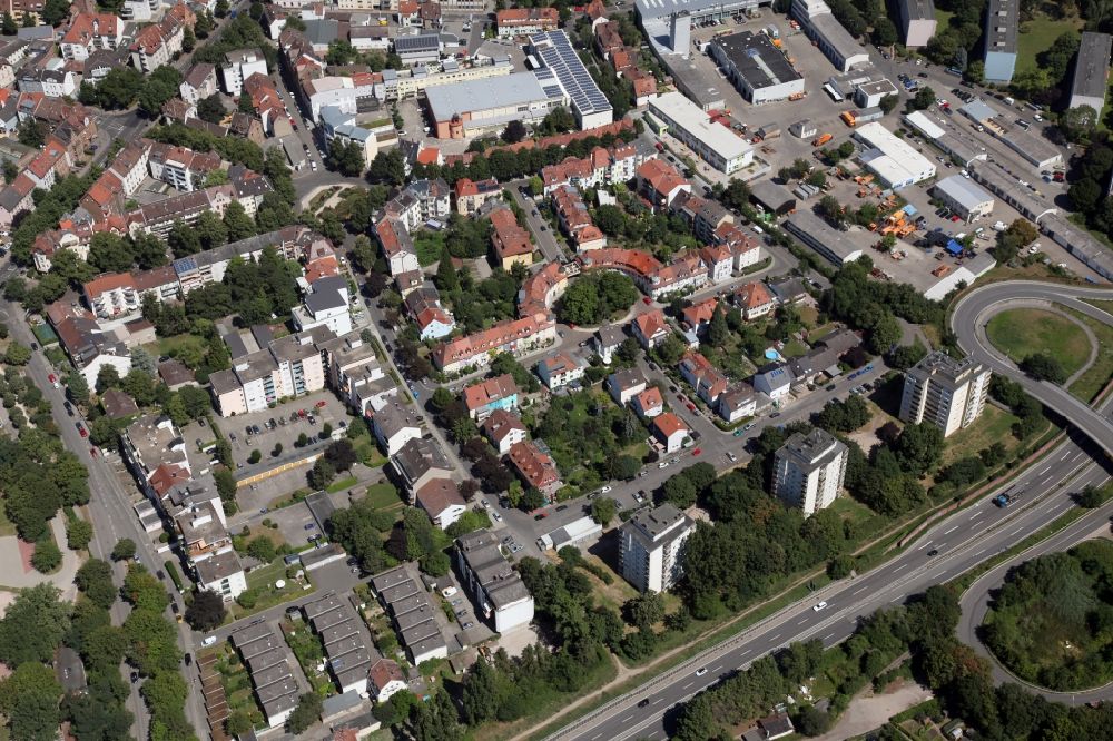 Aerial image Worms - Ensemble space on Dankwartplatz in the inner city center in Worms in the state Rhineland-Palatinate, Germany. The uniformly designed townhouses with full-pitched roof belong to the heritage zone Dankwart place