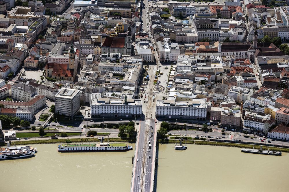 Aerial photograph Linz - Ensemble space an place in the inner city center on place Hauptplatz in the district Innenstadt in Linz in Oberoesterreich, Austria