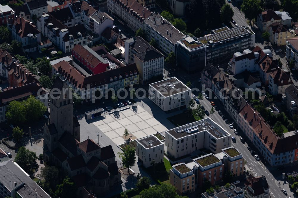 Singen (Hohentwiel) from the bird's eye view: Ensemble space an place with residential and commercial buildings in the inner city center in Singen (Hohentwiel) in the state Baden-Wuerttemberg, Germany