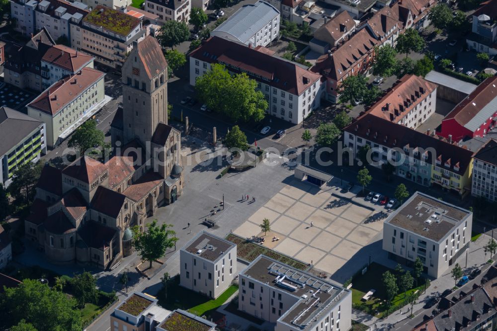 Singen (Hohentwiel) from above - Ensemble space an place with residential and commercial buildings in the inner city center in Singen (Hohentwiel) in the state Baden-Wuerttemberg, Germany