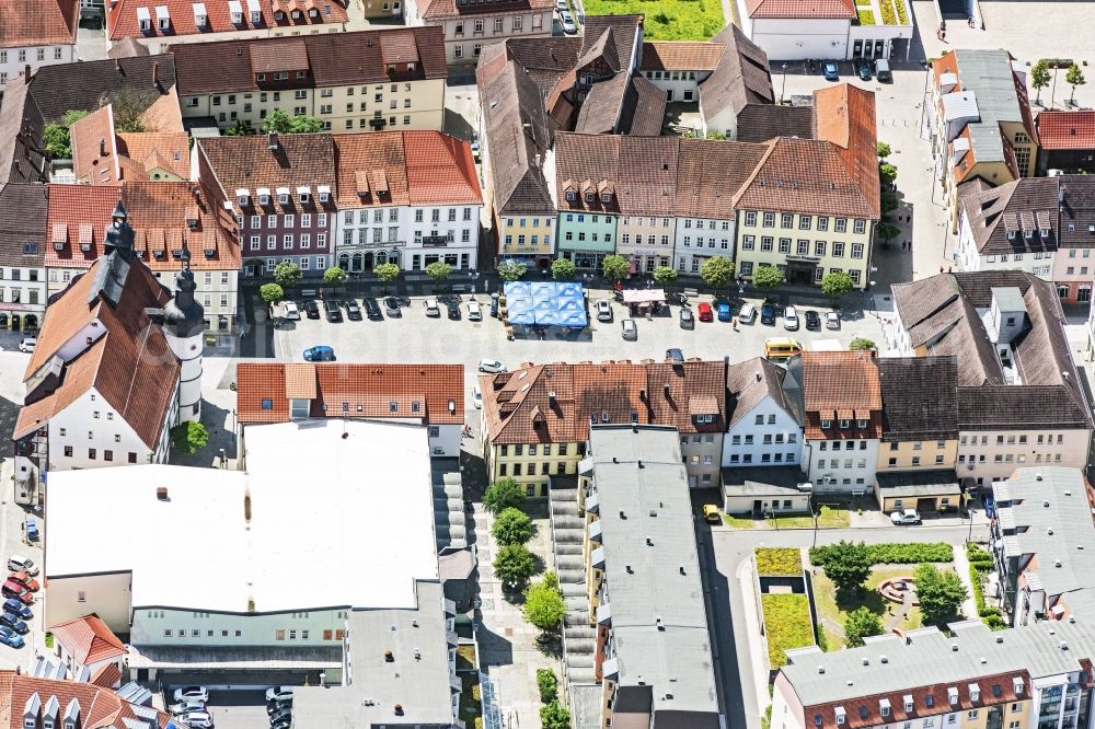 Hildburghausen from the bird's eye view: Ensemble space an place in the inner city center in Hildburghausen in the state Thuringia, Germany