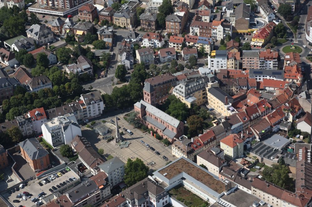Worms from the bird's eye view: Ensemble space on the Ludwigsplatz with the Ludwigsobelisk in the inner city center in Worms in the state Rhineland-Palatinate, Germany